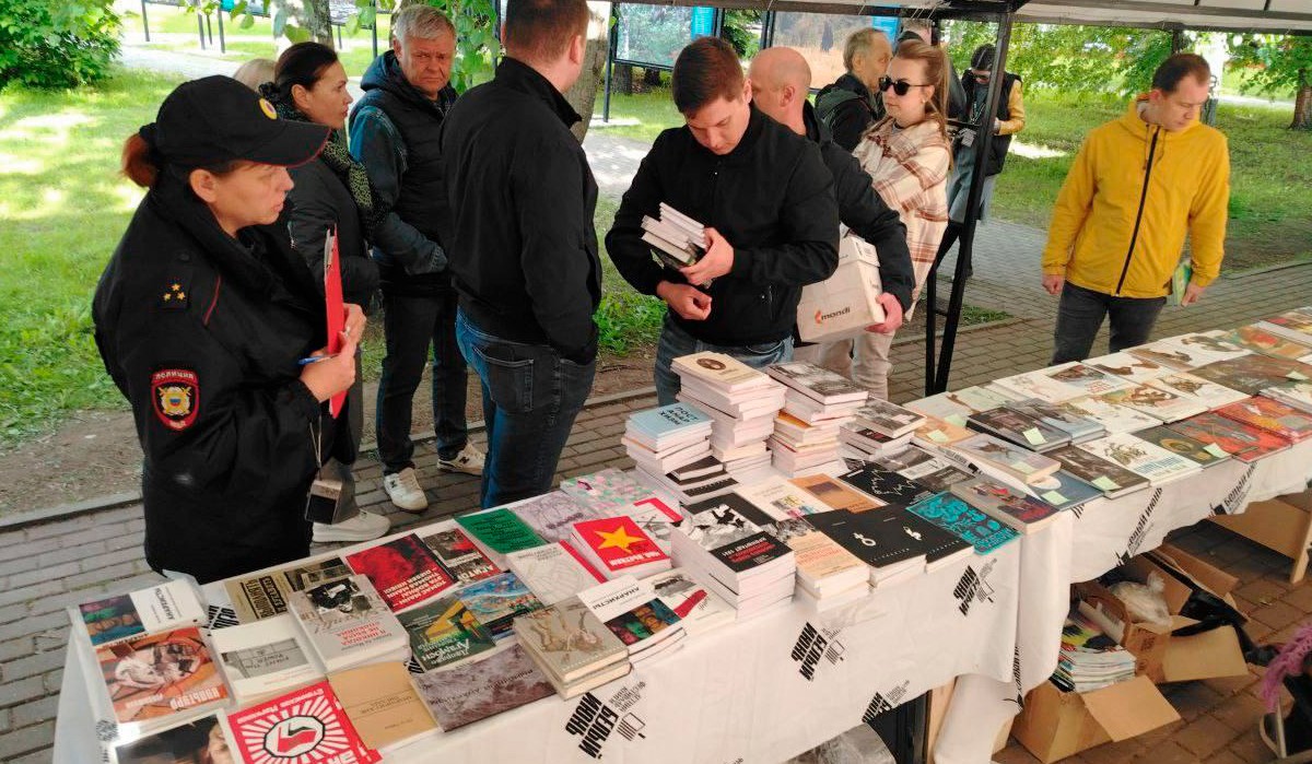 Главреда «Черного квадрата» допросили в архангельском центре «Э»